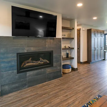 Steamboat Springs Apt With Views, 15 Mi To Skiing!